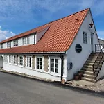 Hos Molsgaarden * Knebel